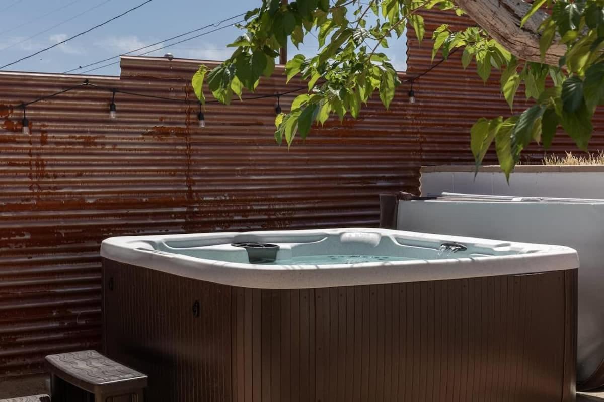Joshua Tree - Le Tout Petit W Hot Tub Extérieur photo