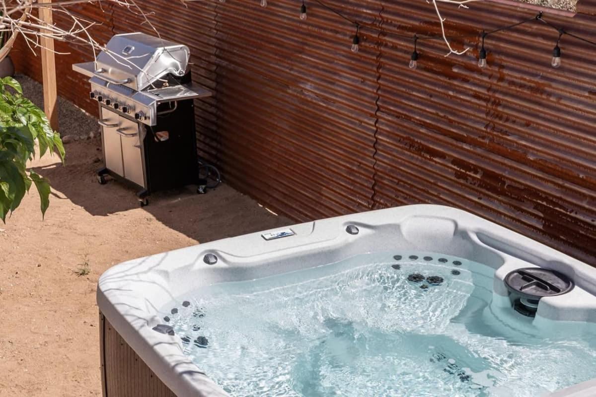 Joshua Tree - Le Tout Petit W Hot Tub Extérieur photo