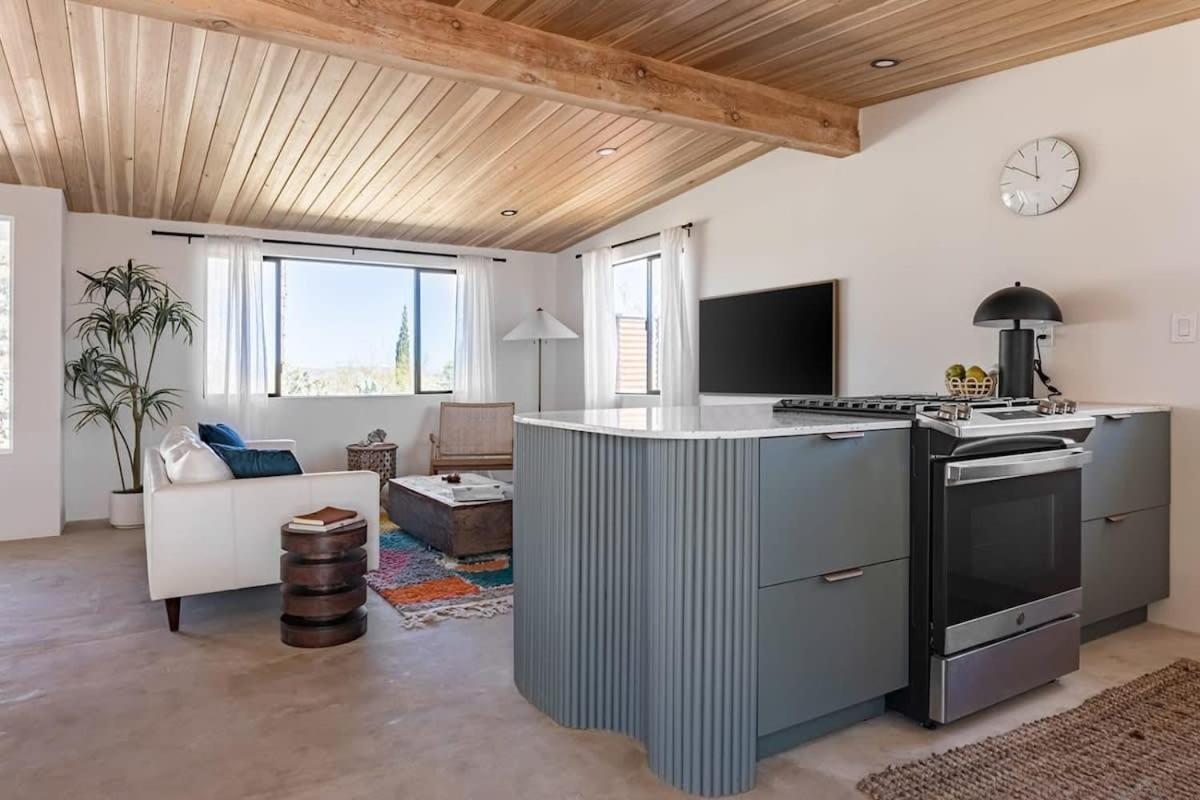 Joshua Tree - Le Tout Petit W Hot Tub Extérieur photo