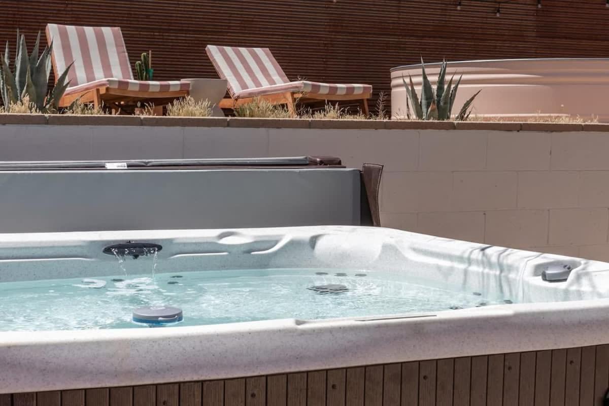 Joshua Tree - Le Tout Petit W Hot Tub Extérieur photo